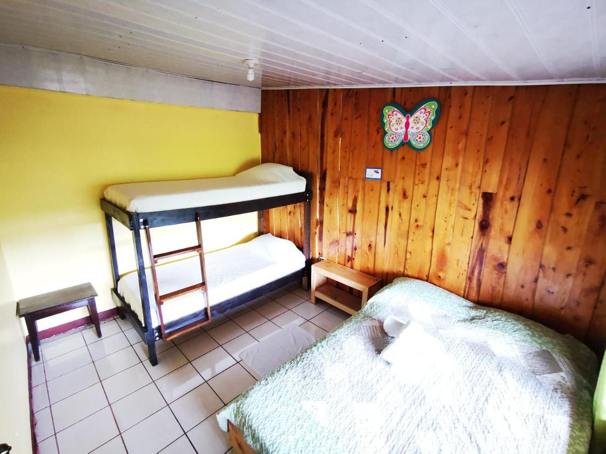 Hostel Mora's Place *